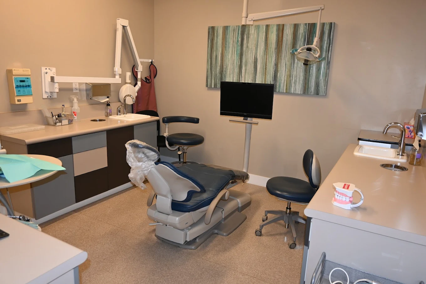 Dentist in Kingsburg CA, Dental Implants and Cosmetic Dentistry 93631 | About Us